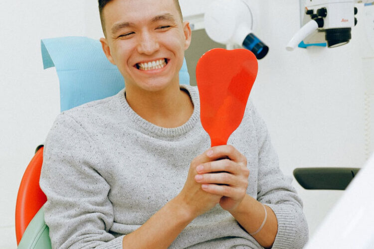 guy-smile-mirror